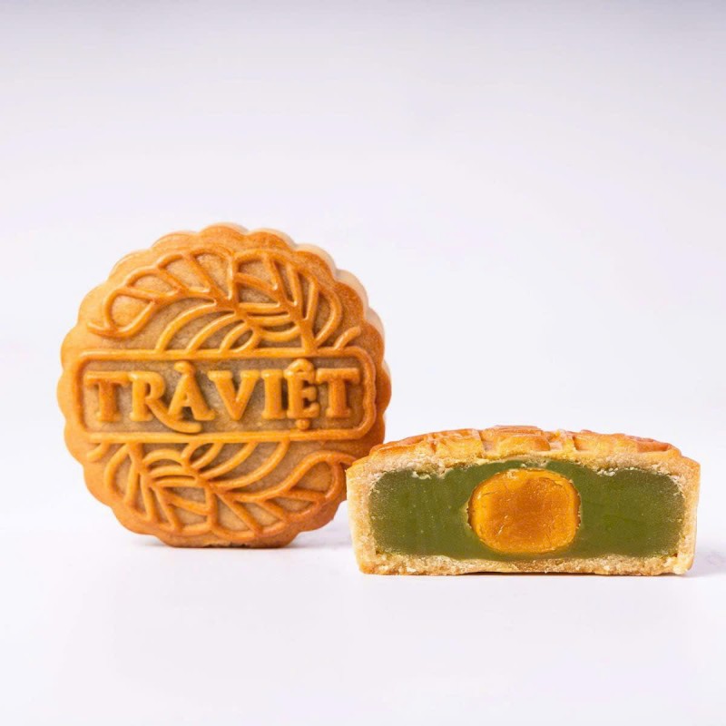 Set quà Trung thu Cá chép chơi trăng -  04 Bánh trung thu và 01 hộp Trà Việt